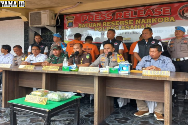 Polisi Gulung Kampung Narboka