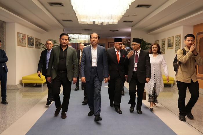 Potret Jokowi Utusan Prabowo Tiba di Roma Jelang Pemakaman Paus