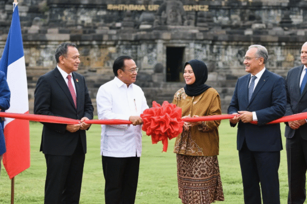 Fadli Zon Resmikan BCC Borobudur di Magelang Bersama Menbud Prancis Fadli Zon Resmikan BCC Borobudur di Magelang Bersama Menbud Prancis