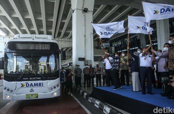 Panduan Tarif dan Jadwal Bus DAMRI ke Bandara Soekarno-Hatta Panduan Tarif dan Jadwal Bus DAMRI ke Bandara Soekarno-Hatta