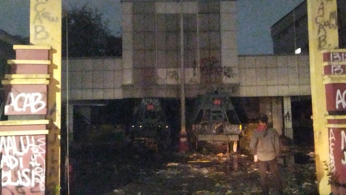 Kebakaran Bangunan Eks Polres Jakpus Padam, Damkar Mulai Tinggalkan Lokasi