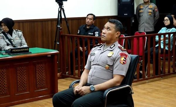 Danyon Brimob Kompol Cosmas Pelindas Ojol Affan Dipecat Polri Danyon Brimob Kompol Cosmas Pelindas Ojol Affan Dipecat Polri
